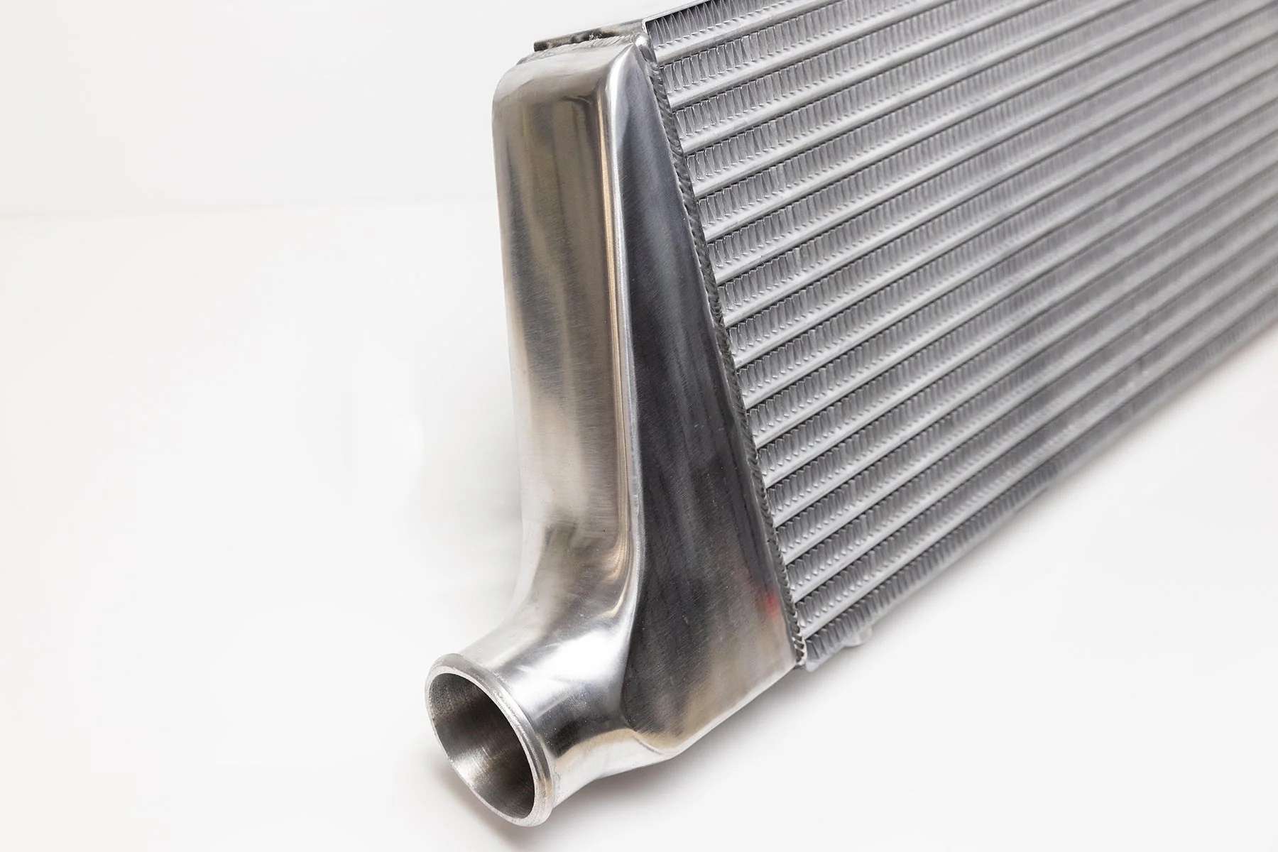 UNIVERSAL INTERCOOLER SPEC TYPE-24, BOTTOM 60mm INLET/OUTLET - (12001412) - Image 4